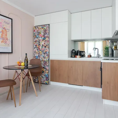 Maison Coloree - Bright And Cozy By Metro And Mall Lägenhet Sofia